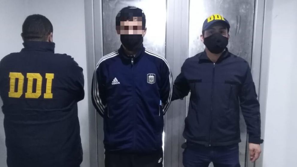 Este es Martín Ariel Salto, de 27 años, quien se entregó al ver que estaba rodeado por los policías-