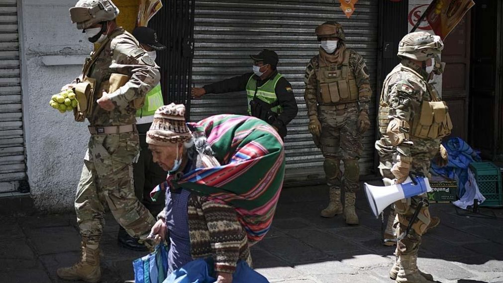 Postales deprimentes de una boliviana abatida por el Covid-19.