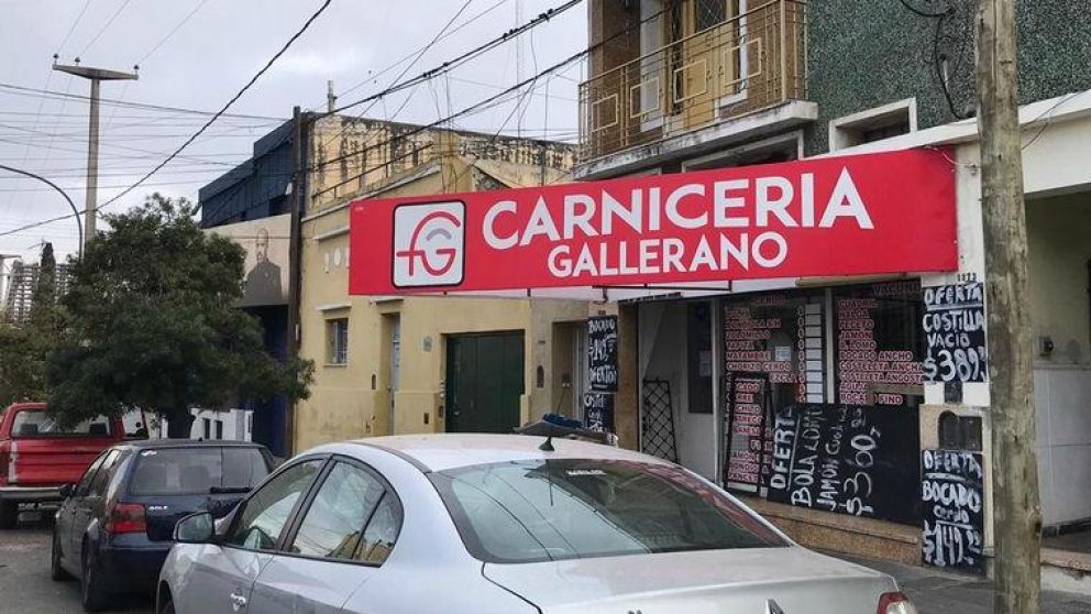 A uno de los empleados lo encerraron en el baño.