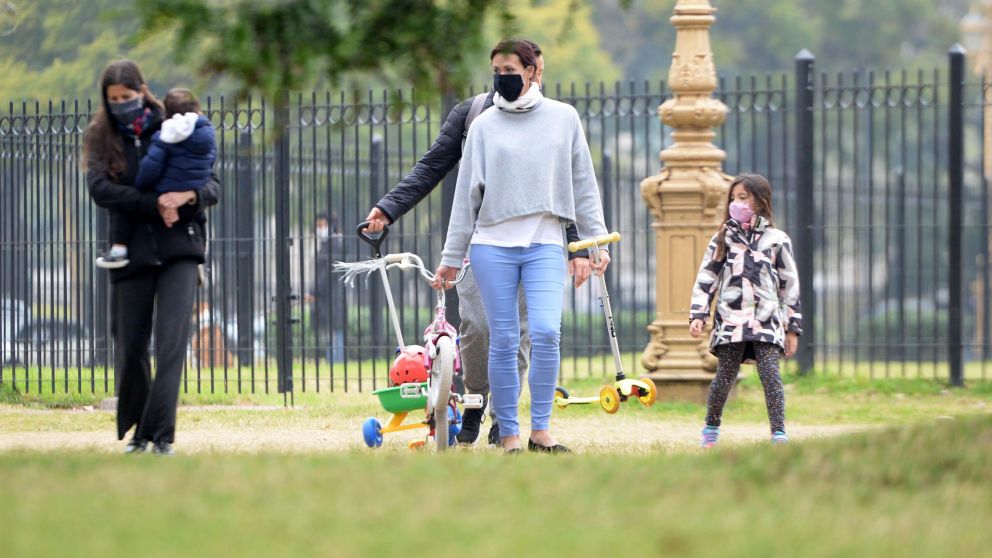 El primer día de reapertura de parques y plazas porteñas (Crónica/Nahuel Ventura).