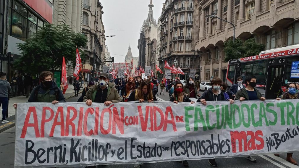 La�protesta fue convocada frente a la Casa de la Provincia de Buenos Aires. (Twitter)