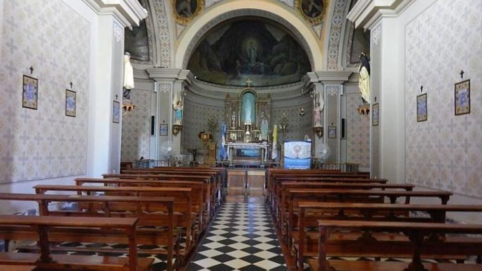 Se permitir� el ingreso a los templos para la oraci�n individual de fieles de hasta un m�ximo de 10 personas. 