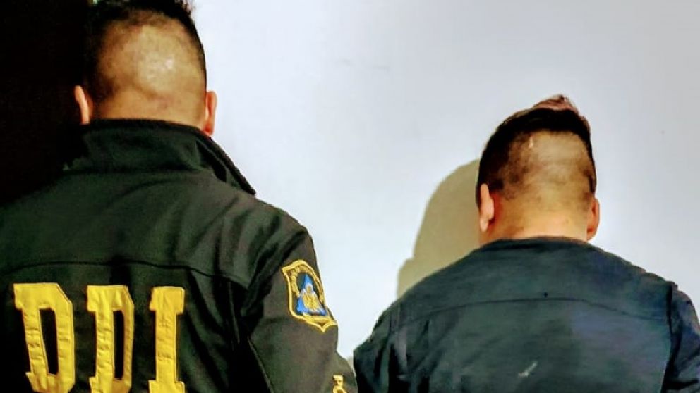 Este es el individuo que fue capturado por los investigadores tras el allanamiento en San Miguel.