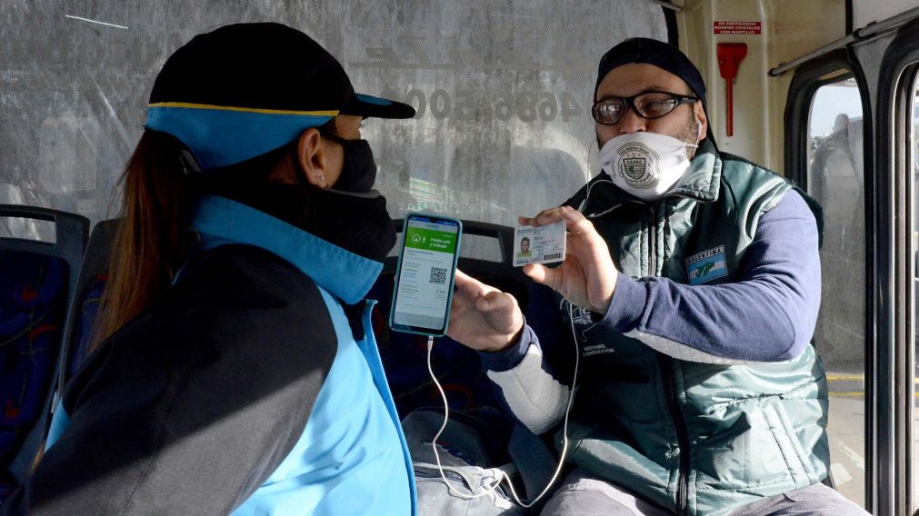 Los controles continuarán en transporte público en la nueva prórroga de la cuarentena (Archivo).