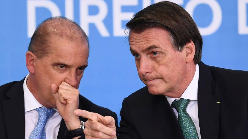 El presidente Jair Bolsonaro junto a Onyx Lorenzoni, uno de lo tres funcionarios que tiene covid-19.