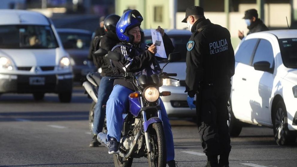 Los controles vehiculares seguirán siendo rigurosos para que sólo viajen personas autorizadas (Crónica/Archivo).