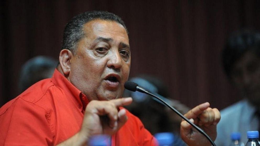 Luis D'Elía continúa con la recuperación del covid-19 en su casa.