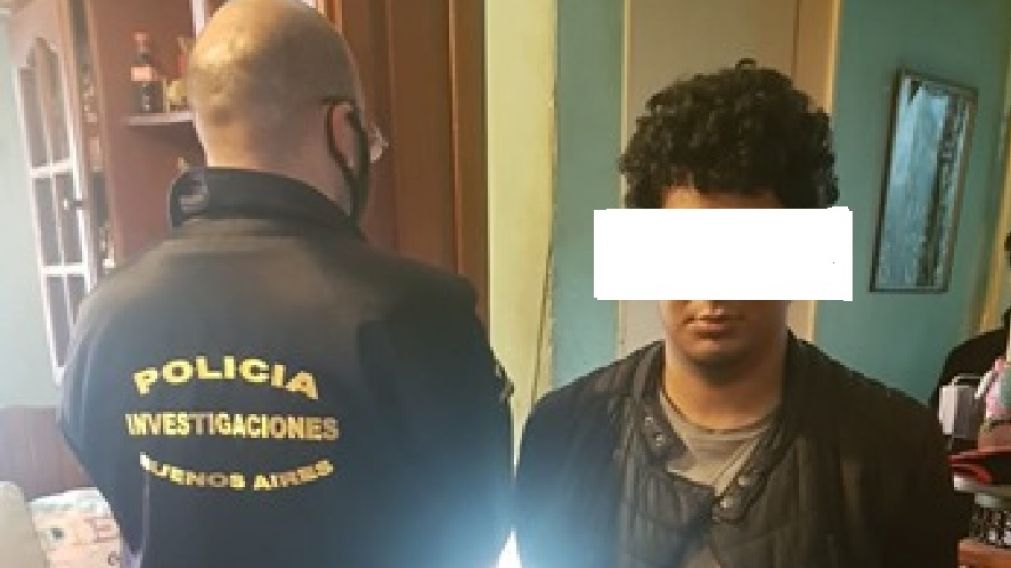 Este es el sátiro que se encuentra acusado por la Justicia de violar a sus dos hermanastras.