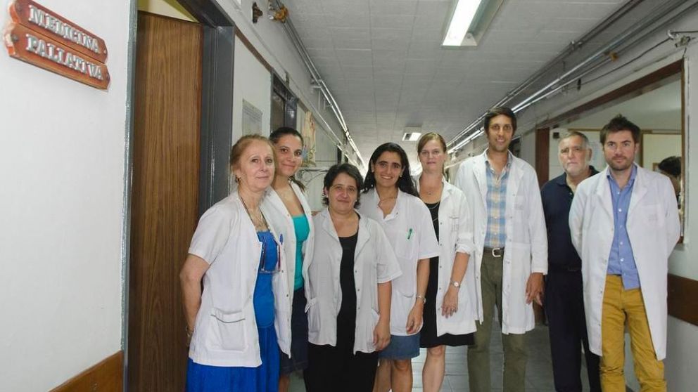 Jaschek y su equipo de Medicina Paliativa (El Día).