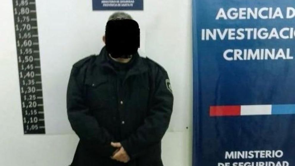 El integrante de la fuerza de seguridad quedó detenido por las dos armas que llevaba sin autorización.