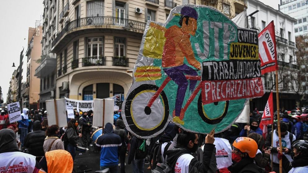 Legislatura porteña: masiva marcha y tensión durante debate de Ley para regular aplicaciones de delivery.