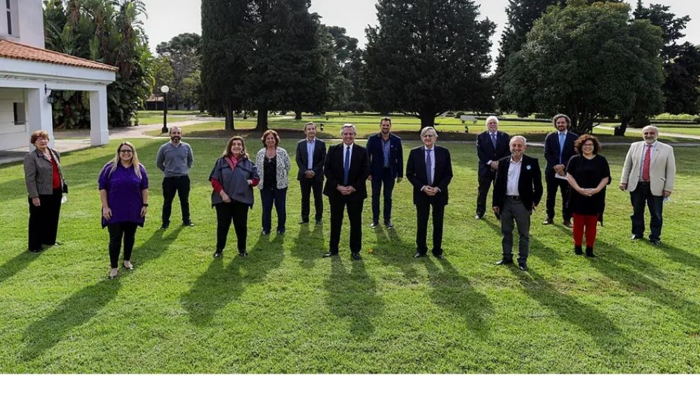 En Olivos, el presidente y sus ministros dialogan con los especialistas