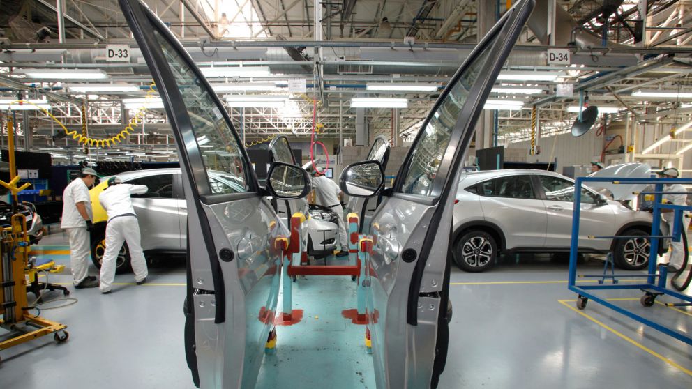 La producción de autos sigue en caída libre.