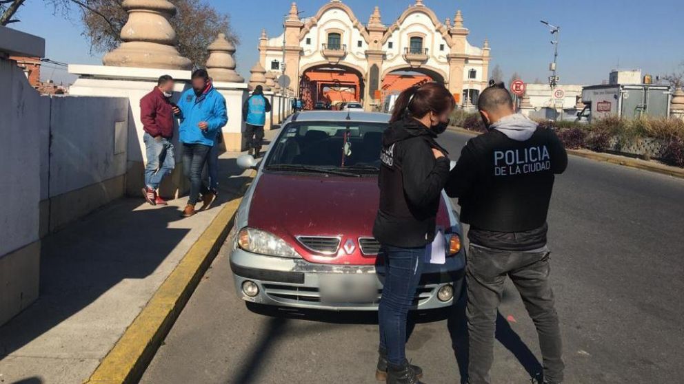 El conductor quiso evitar el control vehicular en Puente Alsina.