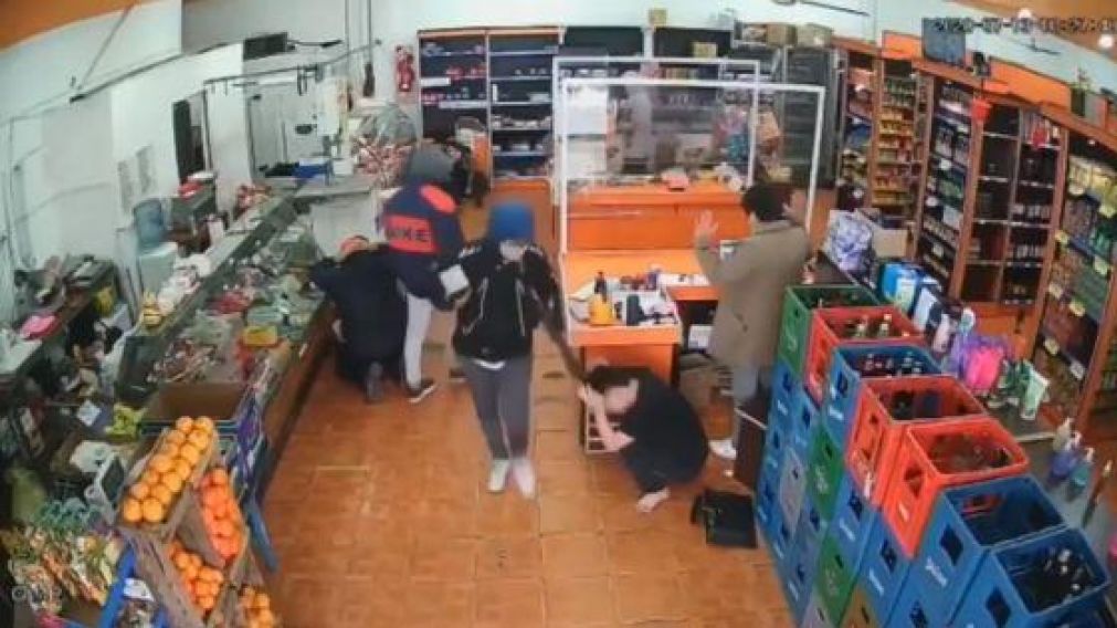 Los delincuentes tardaron 4 minutos en cometer el ilícito (Captura de video).