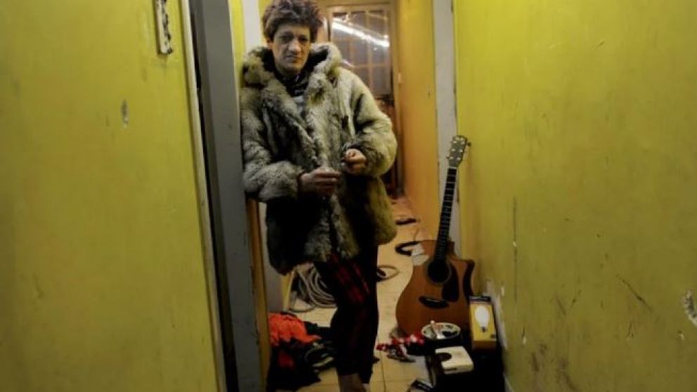 La última imagen del músico, junto a su guitarra.