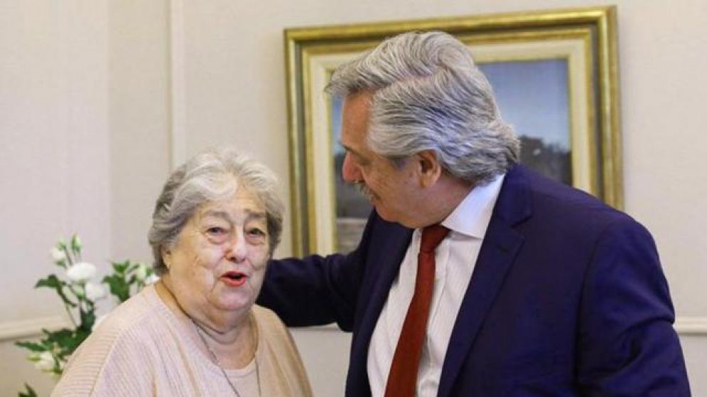 La Asociación de Madres de Plaza de Mayo cuestionó el encuentro que el Presidente mantuvo con la oposición.