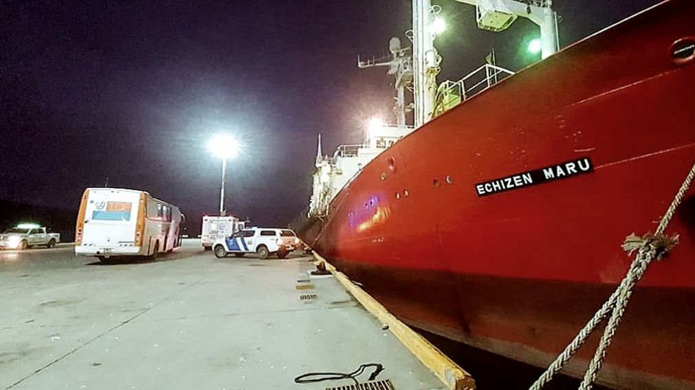 El caso del pesquero Echizen Maru es un misterio para los epidemiólogos de Tierra del Fuego (Télam).