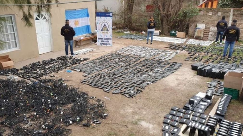 Gran parte de los elementos que fueron incautados por los investigadores policiales.