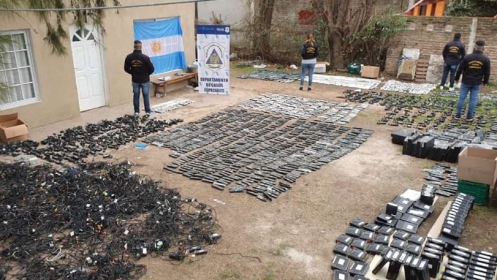 Gran parte de los elementos que fueron incautados por los investigadores policiales.