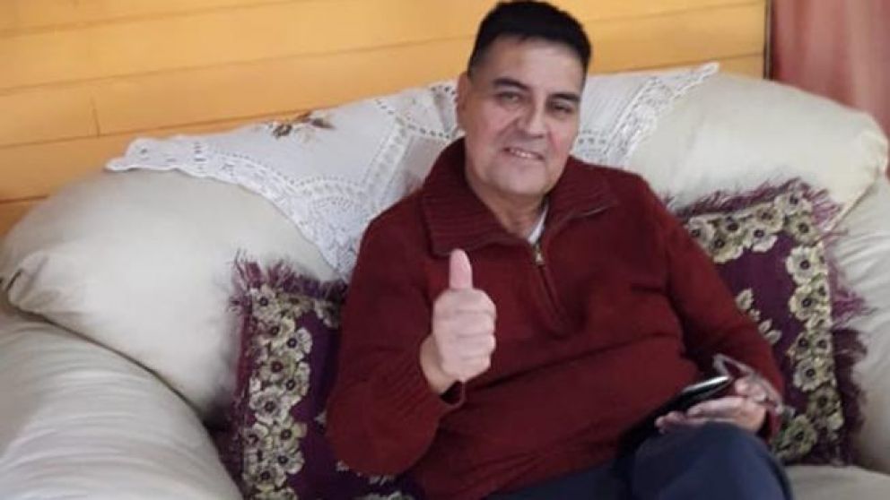 El hombre superó varios escollos y fue recibido con gran cariño por su gente (Gentileza Infobae)