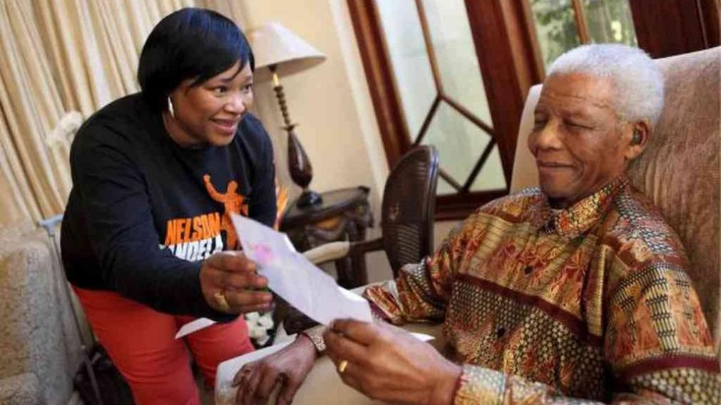 Zindzi, la hija menor de Nelson Mandela, murió en un hospital de Johannesburgo.