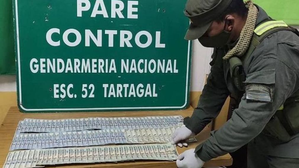 Secuestran más de dos millones de pesos y 9 mil dólares en Salta.