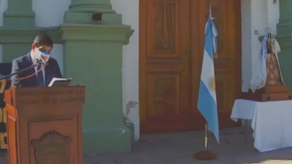 El intendente del municipio jujeño de El Carmen, Rodolfo Torres mientras daba su discurso en el Día de la Independencia.