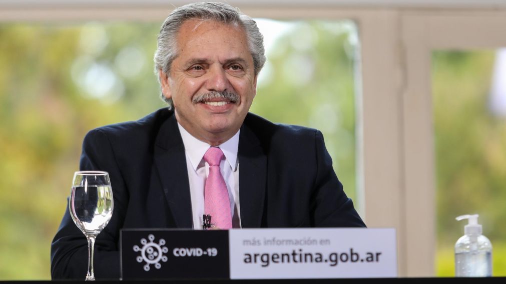 Alberto anunció anunció el programa de infraestructura básica para 2300 municipios.