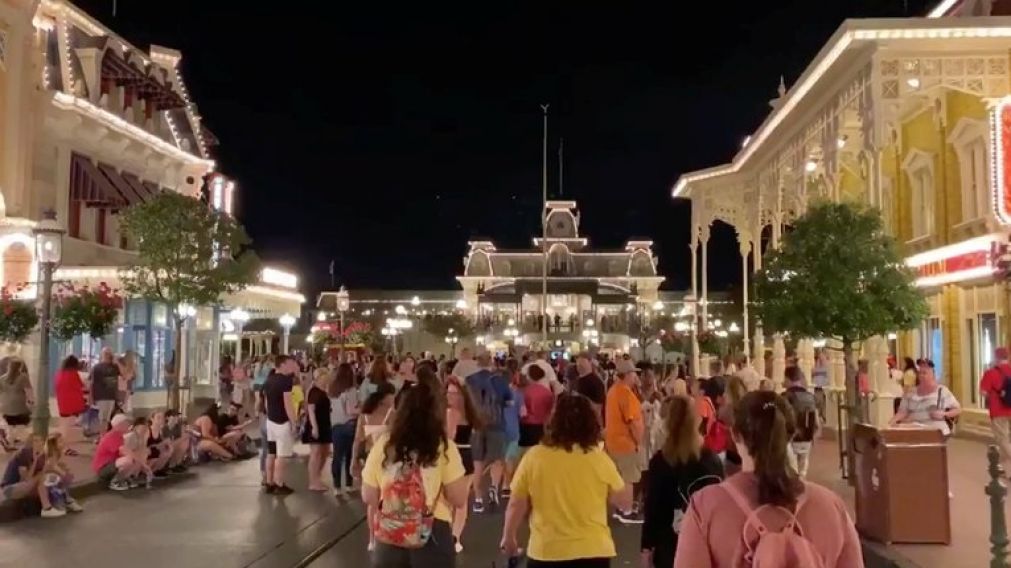 El 15 de marzo los parques de Disney estuvieron llenos. Fue la última noche antes del cierre.