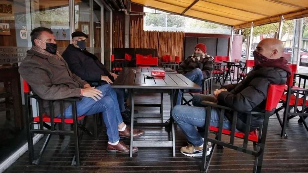 Mar del Plata extiende hasta el 17 de julio prueba piloto de abrir cafeterías.