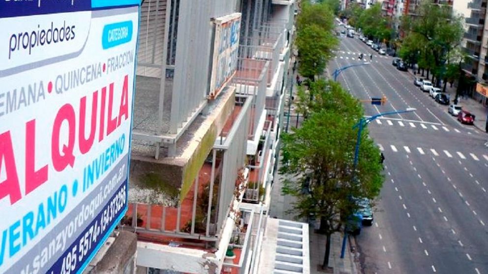 Los alquileres en CABA subieron 423% desde diciembre de 2023 y ya se llevan hasta la mitad del sueldo