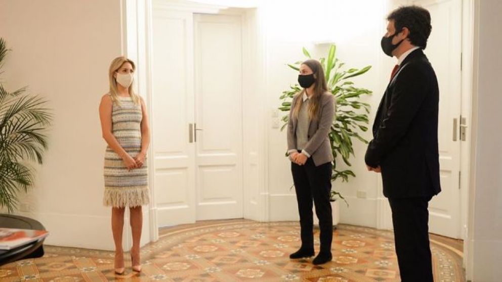 Fabiola Yañez con Francisco Yofre y Belén Llambí Imperiale.