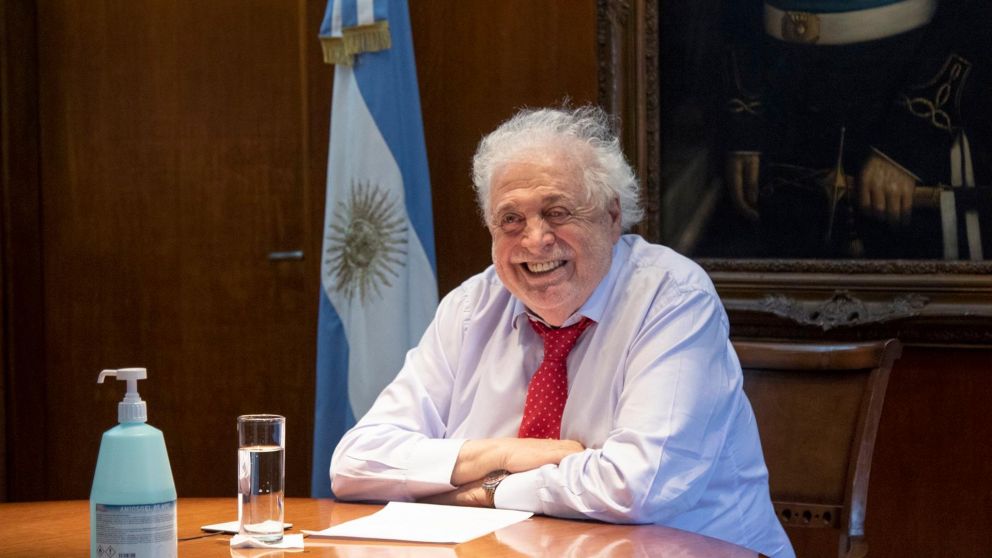 El funcionario durante una de las reuniones del Gabinete nacional.