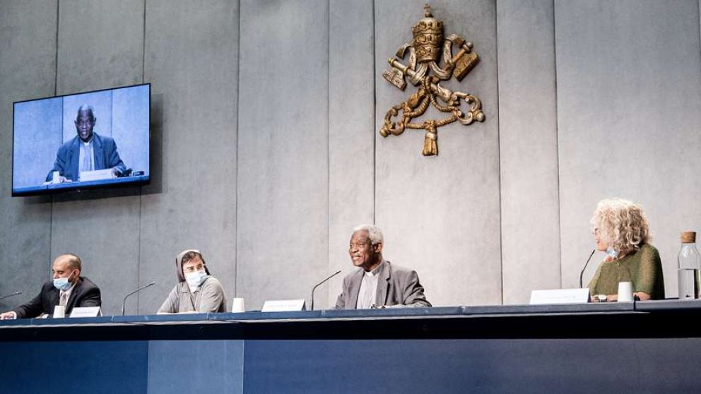 La Comisión Vaticana para el COVID-19 creada por el papa Francisco durante la presentación de este martes (Gentileza ACIPrensa).