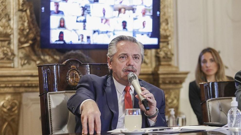 El jefe de Estado encabezará el contacto con los 19 jefes comunales desde la quinta de Olivos.