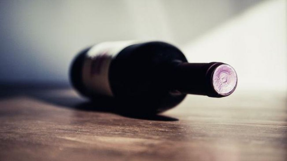 La fatal pelea se originó por una discusión en torno a una botella de vino (imagen ilustrativa).