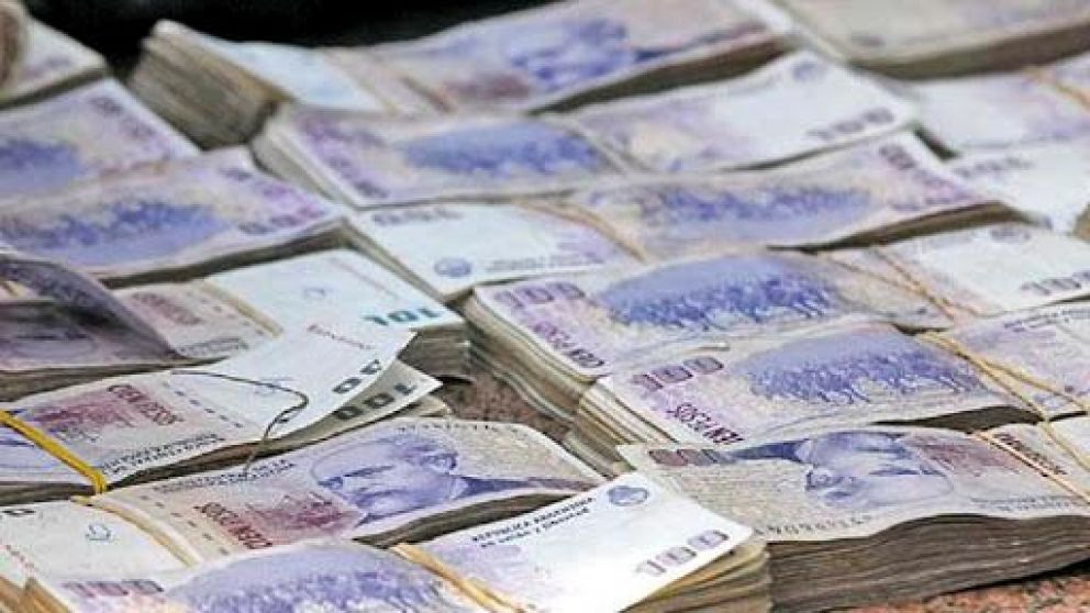 Todos estos billetes son para el nuevo afortunado.