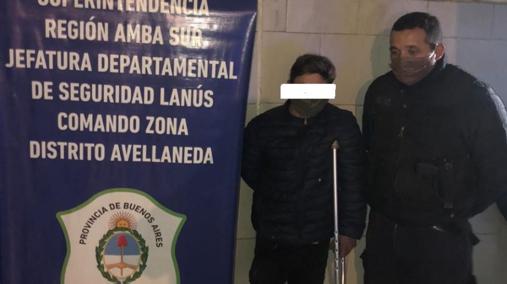 Este es el narcotraficante lisiado que fue apresado por los pesquisas policiales.