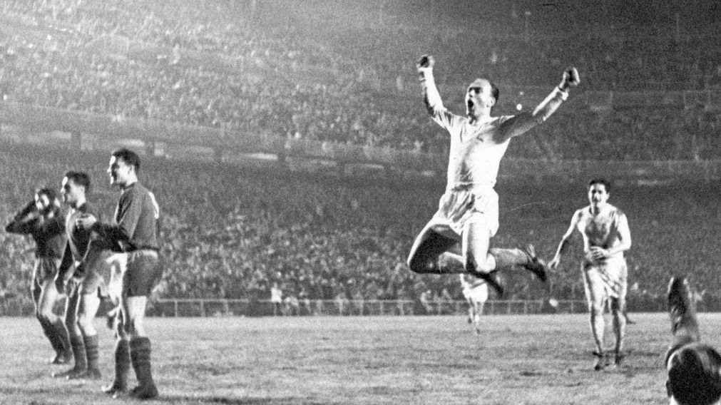 Un día como hoy, pero de 1926, nacía en Barracas Alfredo Di Stéfano, considerado como uno de los mejores jugadores de la historia del fútbol