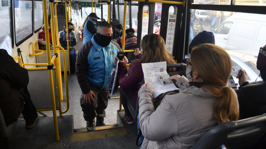 Se endurecen los controles en colectivos (Télam).