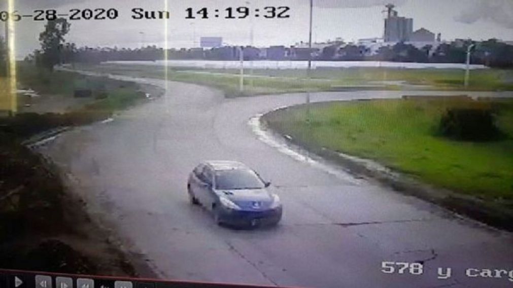 Comisario de a bordo entró a Necochea escondido en el baúl de su auto para ver a su mamá.