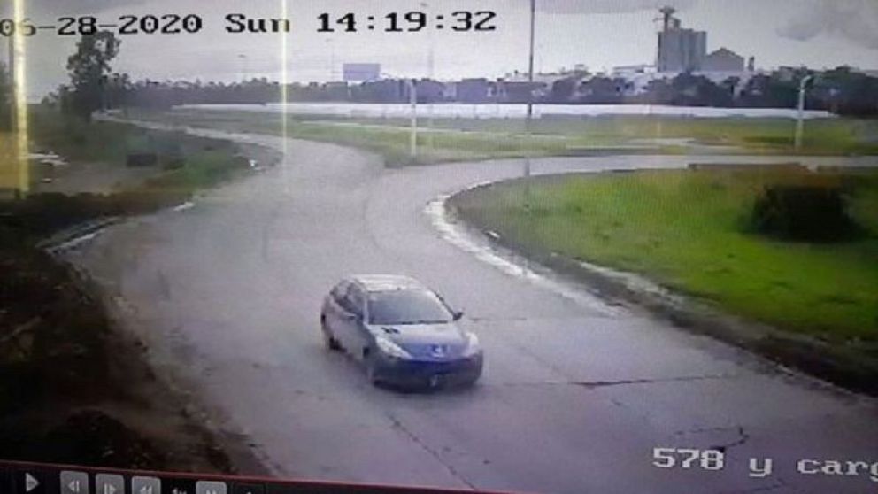 Comisario de a bordo entró a Necochea escondido en el baúl de su auto para ver a su mamá.