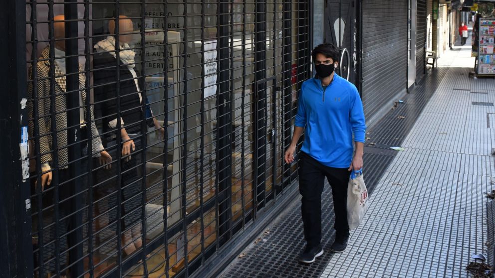 El paquete de medidas que analizar� la Legislatura se propone ayudar a los comercios afectados por la pandemia. (Foto: Jonatan Moreno)