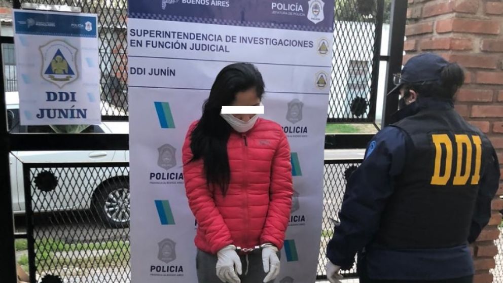 La mujer que seducía a las víctimas y les pedía fotos de sus partes íntimas para la extorsión fue detenida.