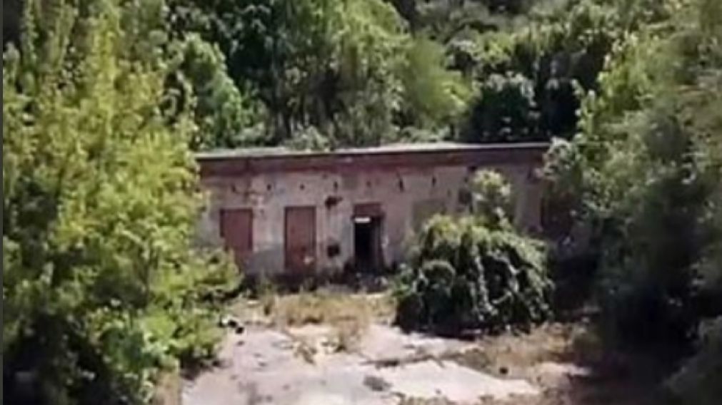 La antigua fábrica en la que fueron encontradas las imágenes.