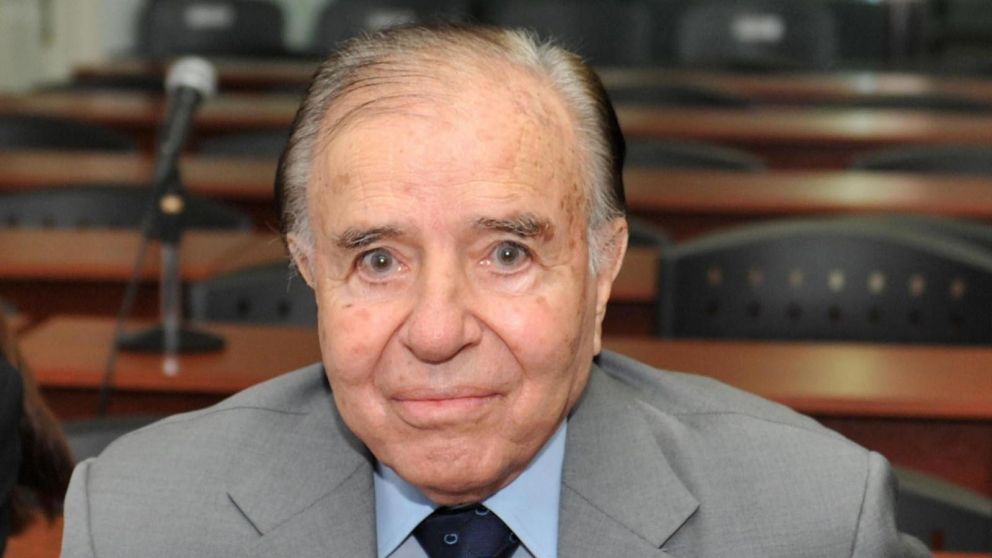 Menem fue dado de alta tras estar dos semanas internado por una fuerte neumonía.