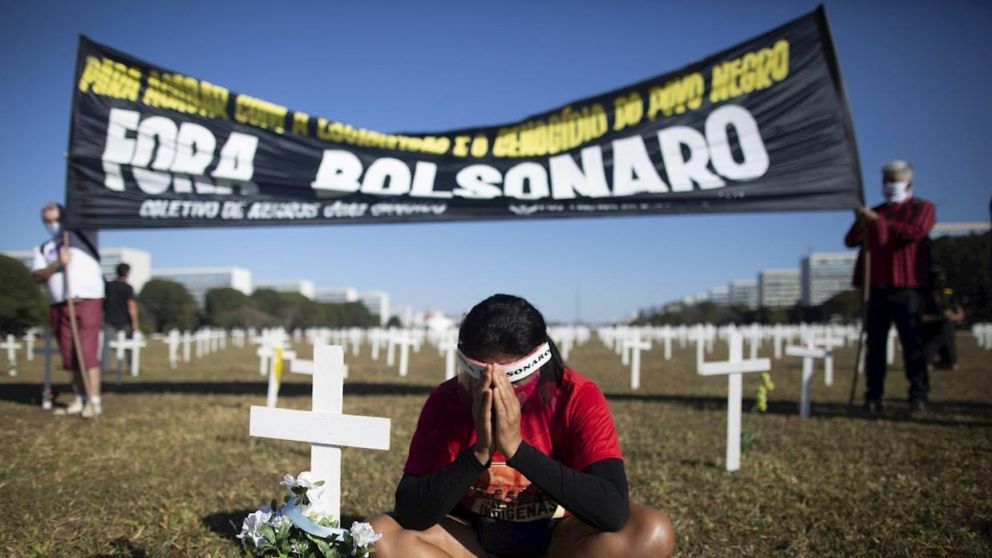 Conmovedor imagen de la instalación de las 1000 cruces.