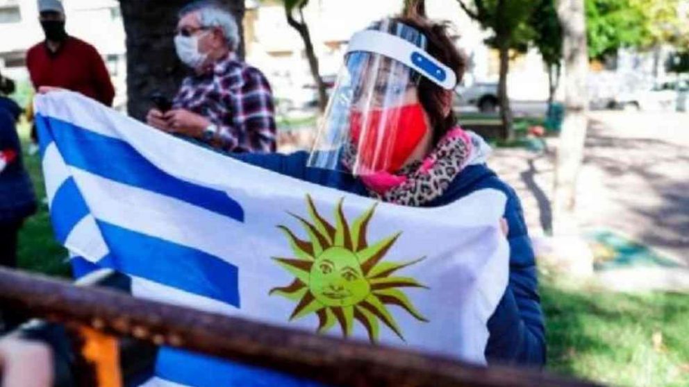 Otros 12 nuevos casos de coronavirus mantienen en alerta a Uruguay.