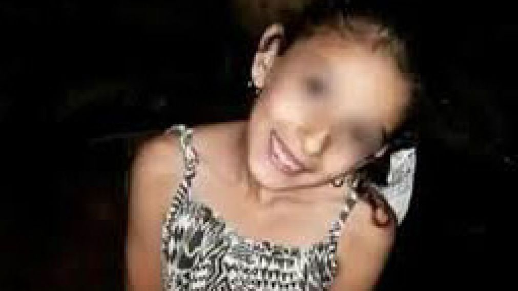 Morena es la niña atacada por Céspedes.